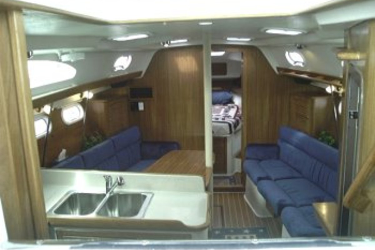 2005 Catalina Yachts 387, 3