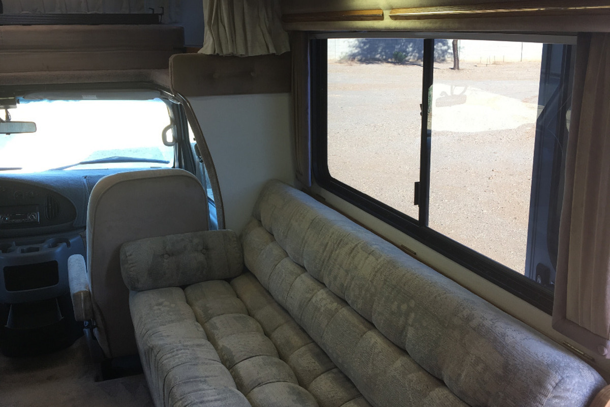 2001 Lazy Daze rear bath-- twin sofa's, 9