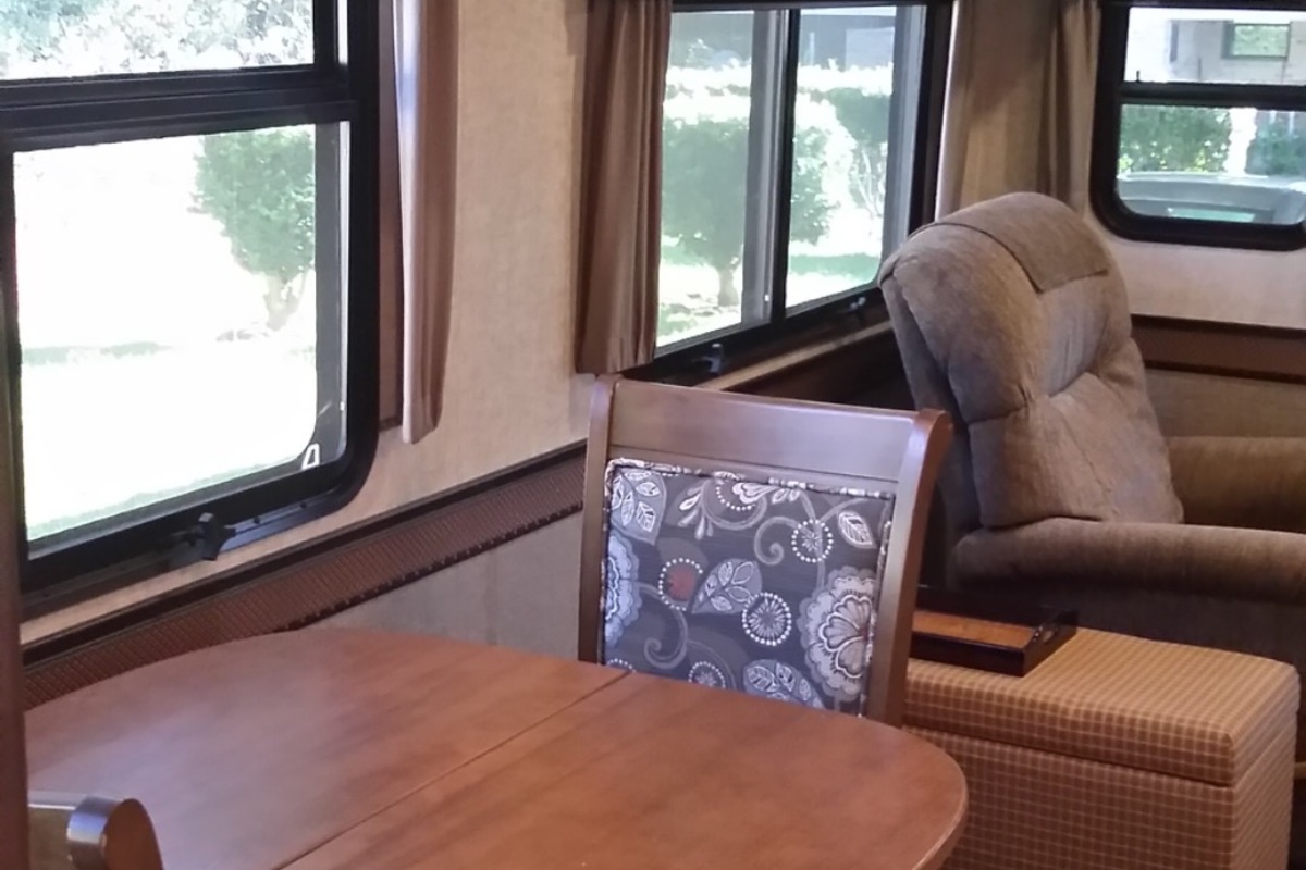 2015 Heartland Big Horn 3570RS, 8