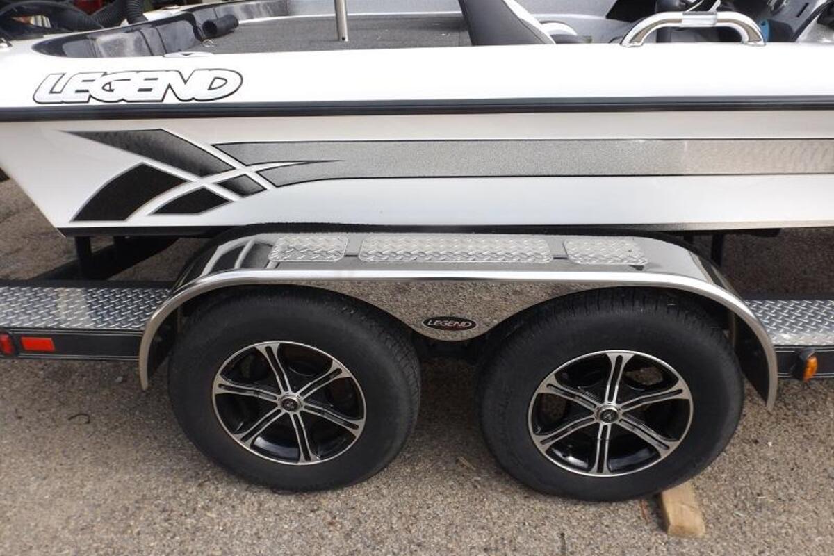 2012 Legend Boats Alpha 211 Dcx, 12