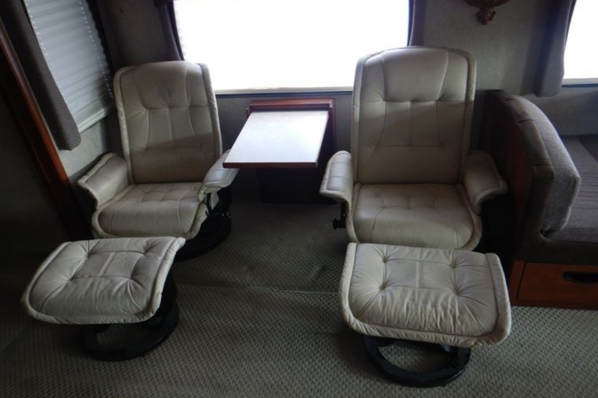 2008 Fleetwood Discovery RV, 6