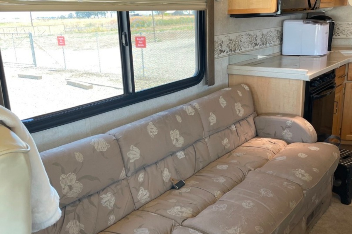 2002 Fleetwood Expedition 34M, 7