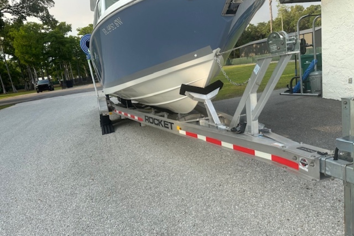 2021 Pursuit DC 266, 26