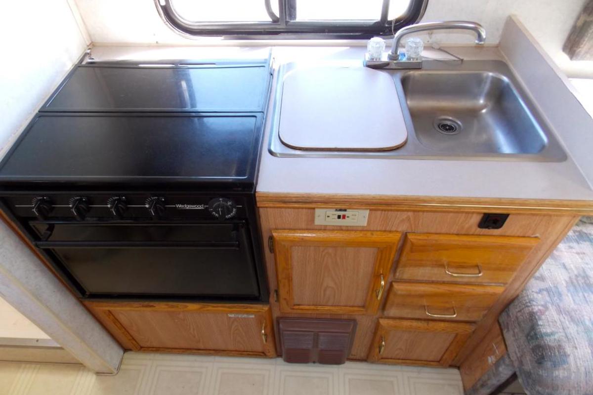 1992 TOYOTA DOLPHIN, 4