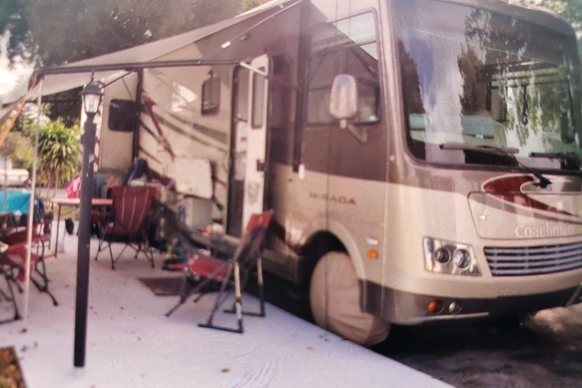 2011 Coachmen Mirada 35ds, 10
