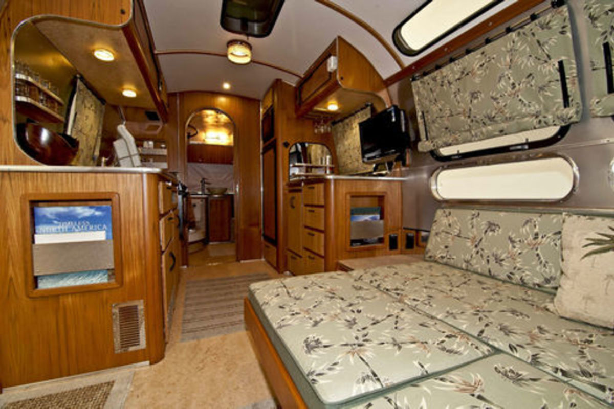 1970 Airstream Caravanner Land Yacht, 3