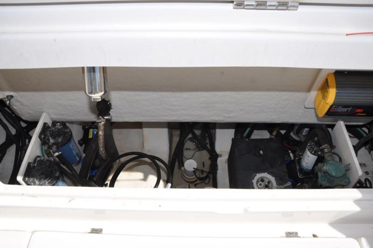 2017 Robalo R302, 23
