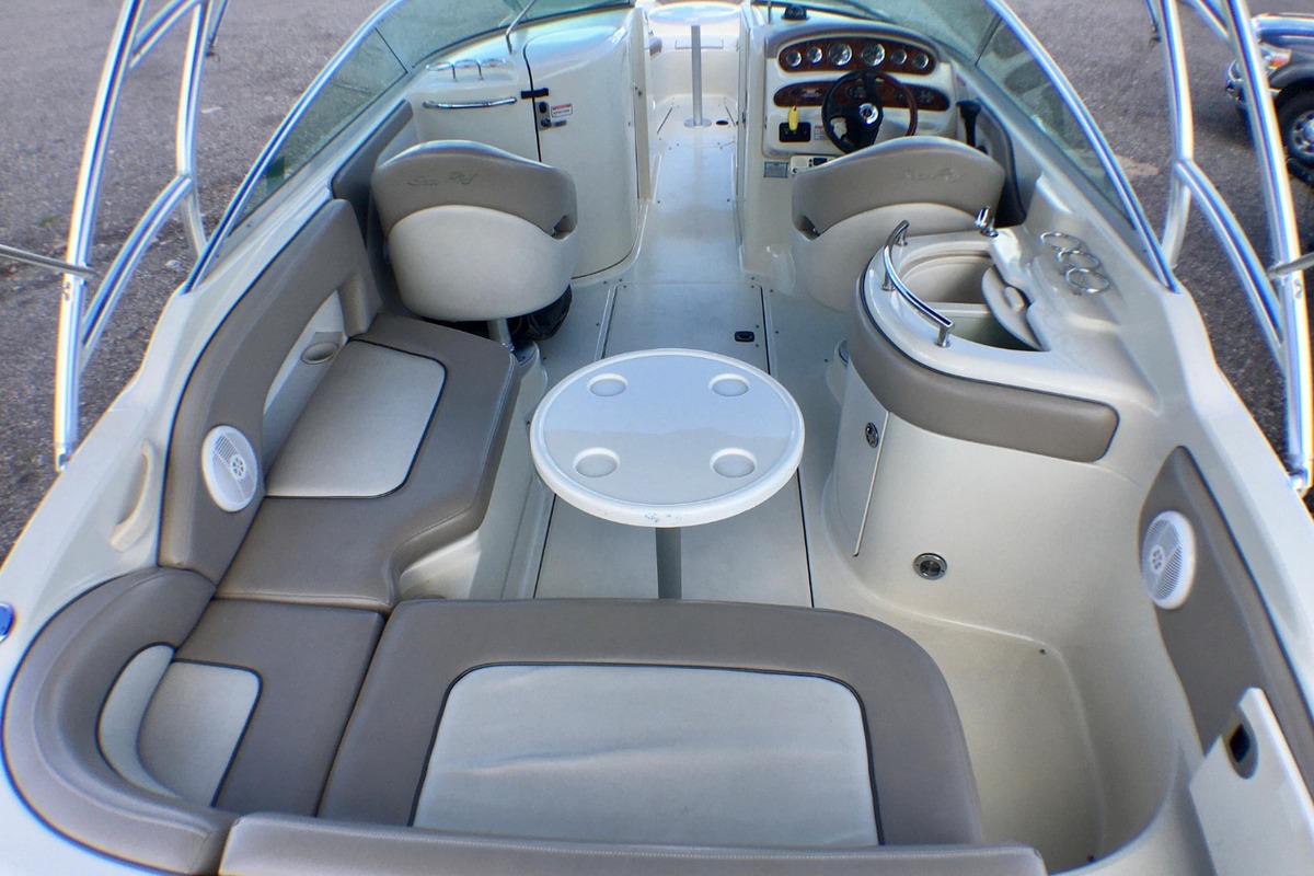 2004 Sea Ray 270 Sundeck, 2