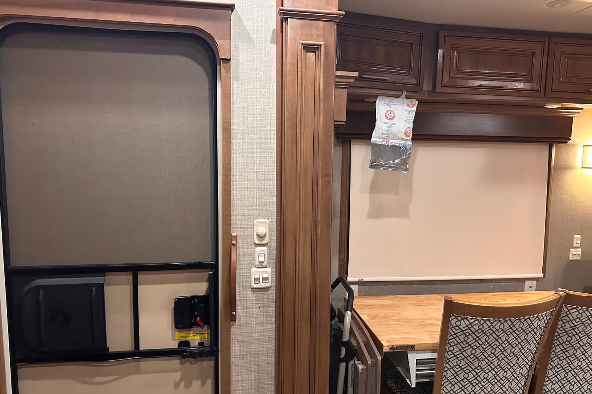 2018 DRV Mobile Suites 36rssb3, 15