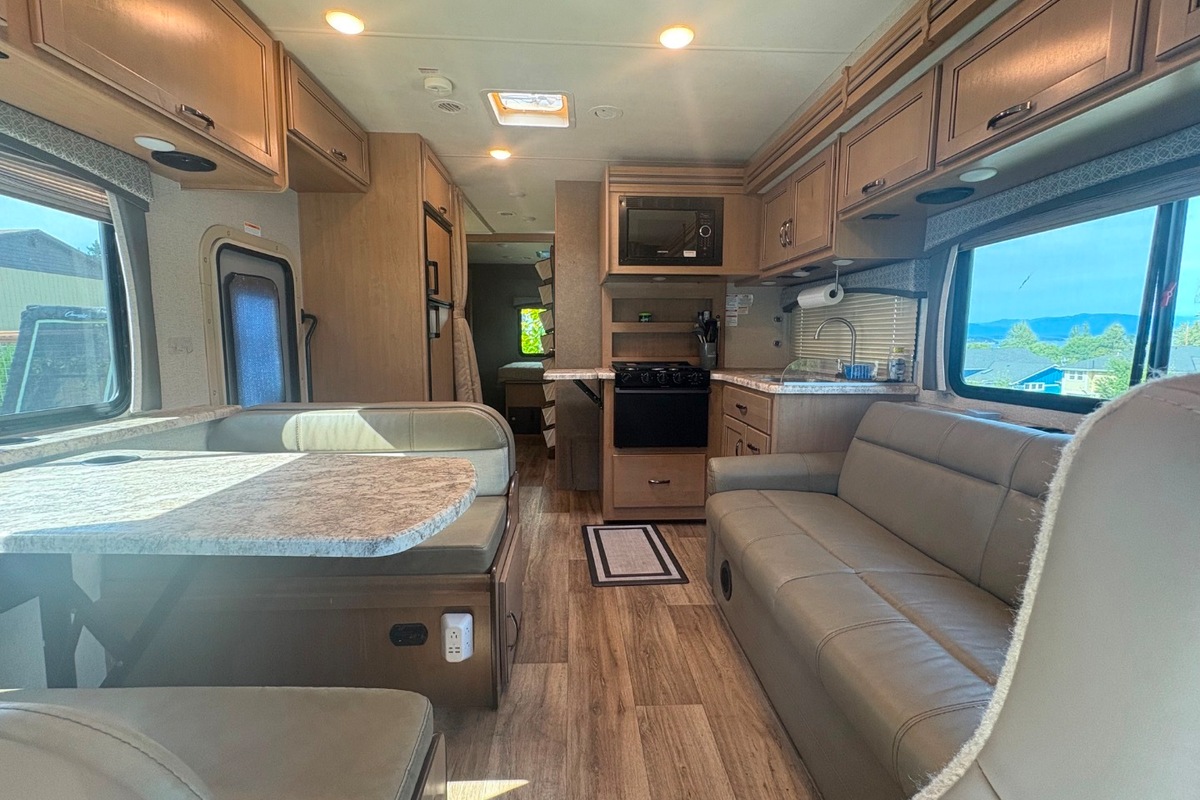 2021 Thor Four Winds 30D, 1