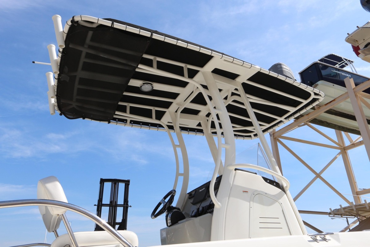 2015 Boston Whaler 240 Dauntless, 21