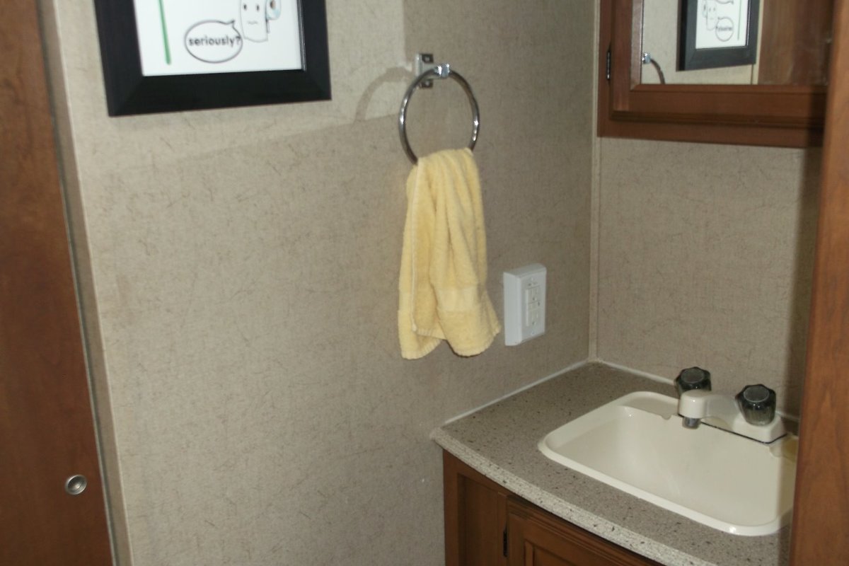 2014 coachmen 302FKV, 5