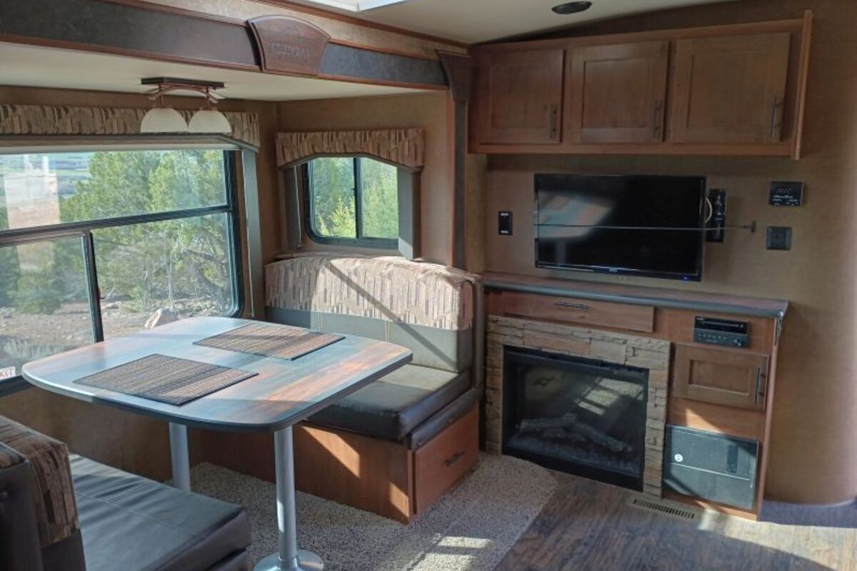 2017 Outdoors RV Mountain Series Blackstone 250 RKS, 16