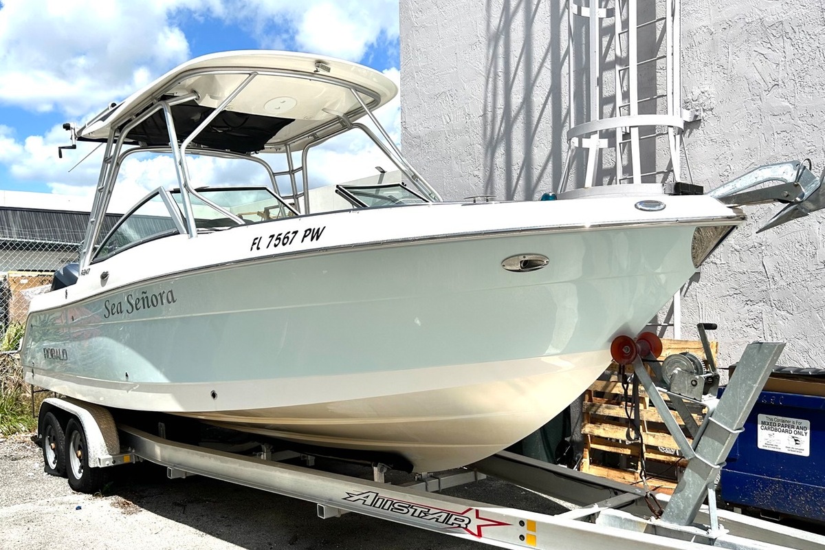 2015 Robalo R247, 1