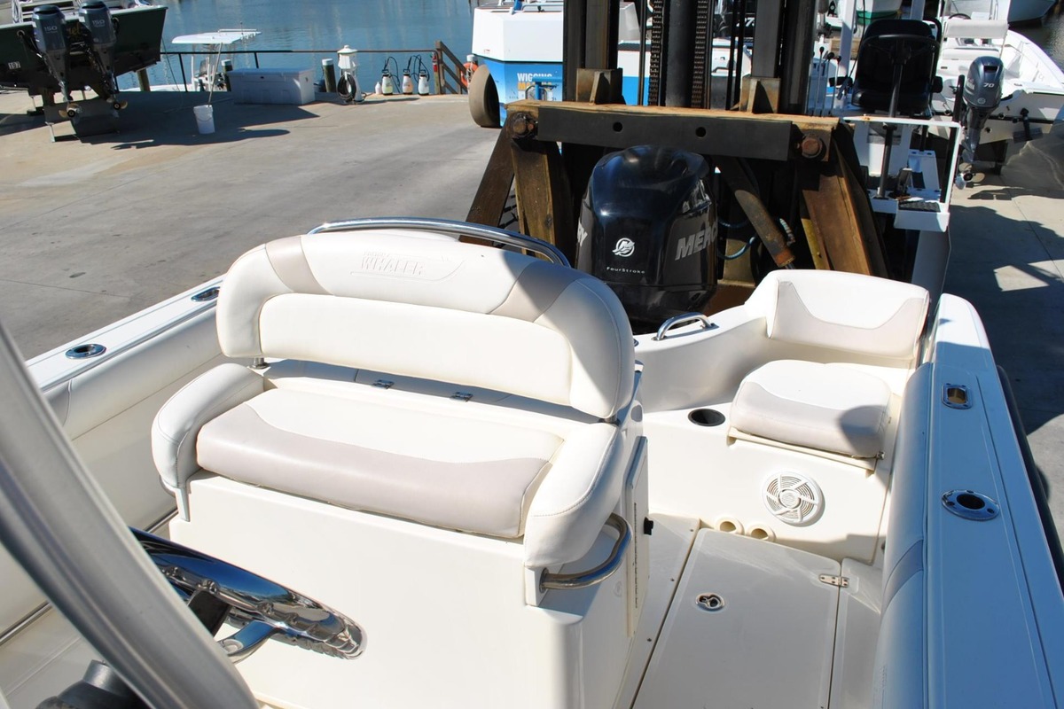 2008 Boston Whaler 210 Outrage, 11