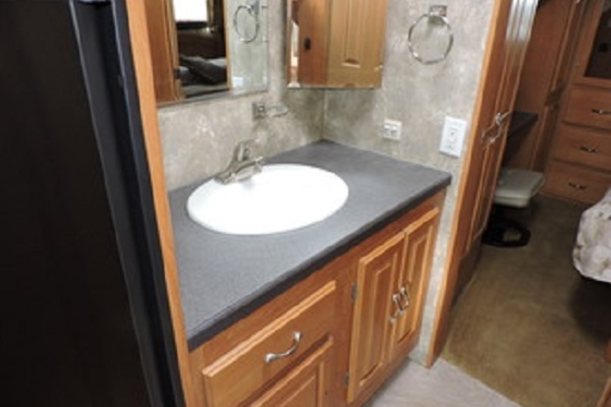 2006 Coachmen Epic 3480 DS, 19