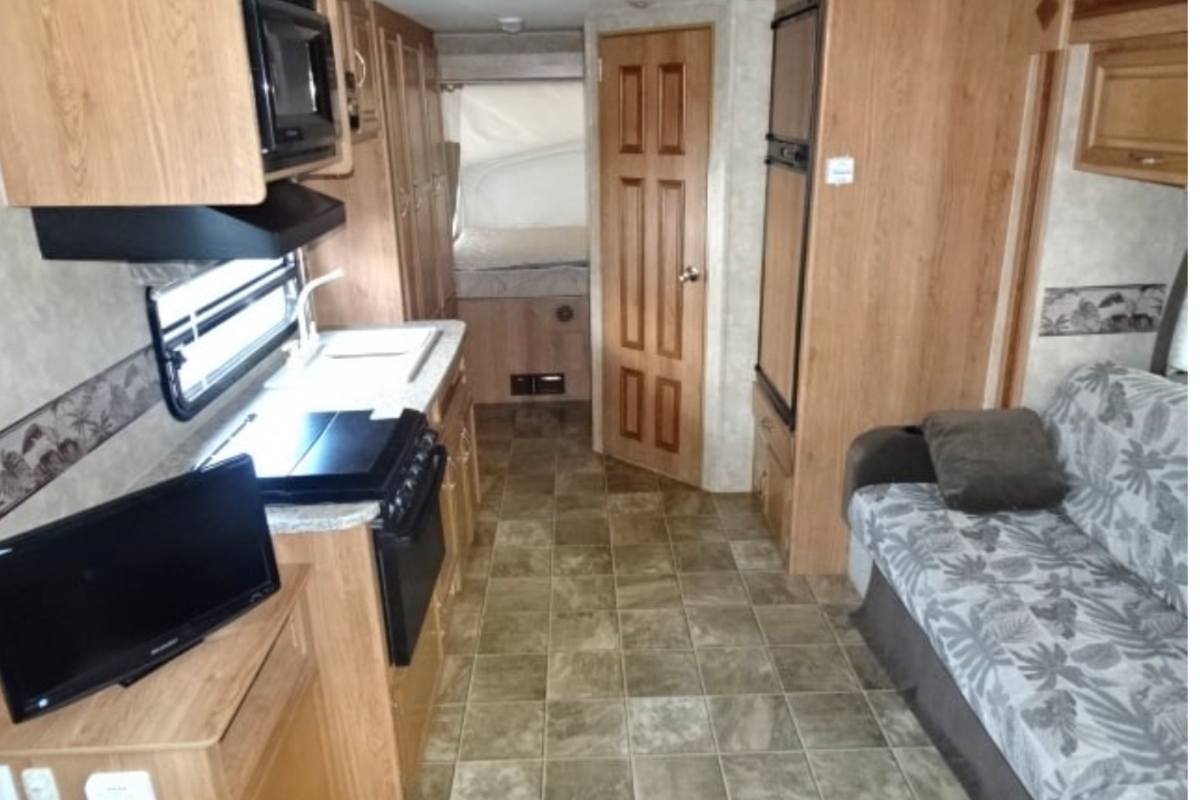 2008 Jayco Jayfeather X23B White with blue and biege trim, 3