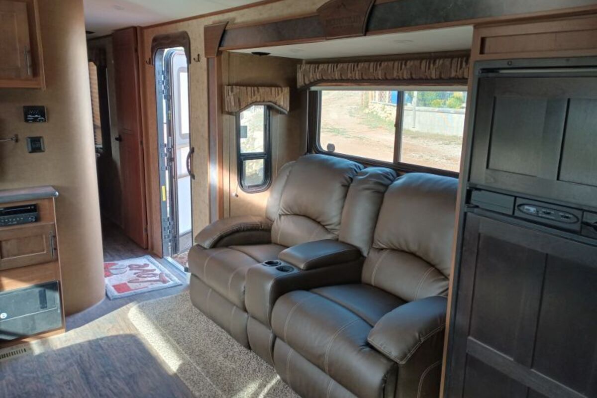 2017 Outdoors RV Mountain Series Blackstone 250 RKS, 15