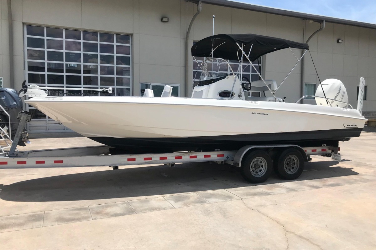 2015 Boston Whaler 240 Dauntless, 0