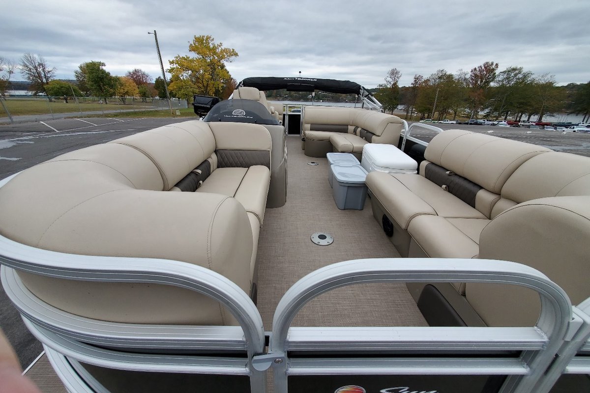 2020 Sun Tracker 22' Party Barge DLX RF, 9