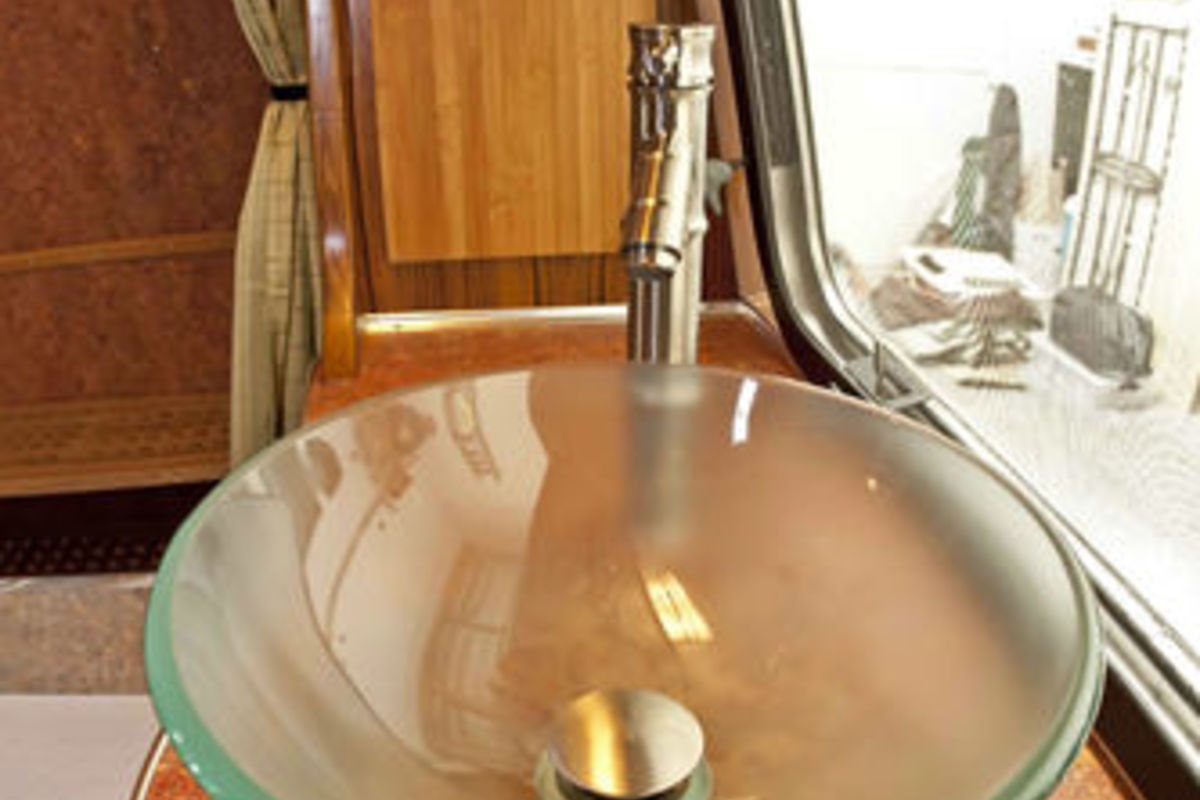 1970 Airstream Caravanner Land Yacht, 4