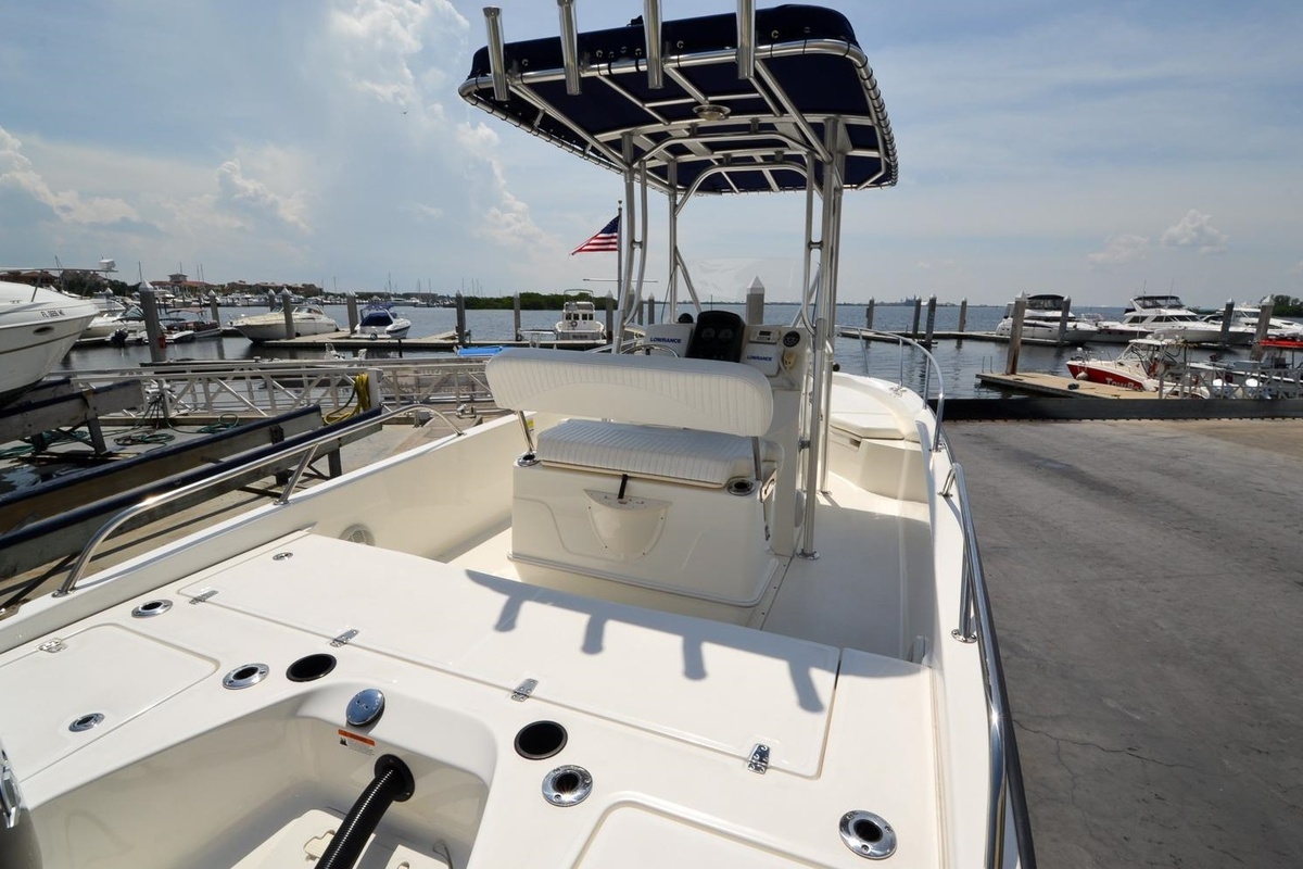 2009 Boston Whaler 230 Dauntless, 10