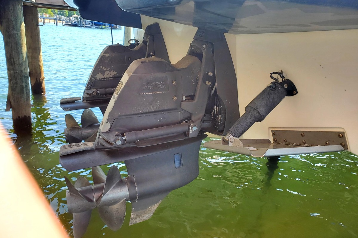 2014 Chaparral 310 Signature, 9