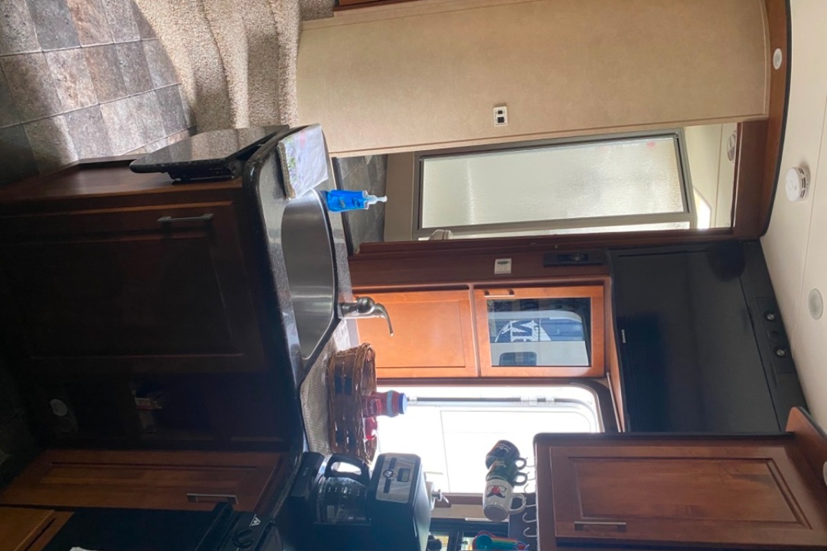 2011 Dutchman Voltage Toy hauler, 12