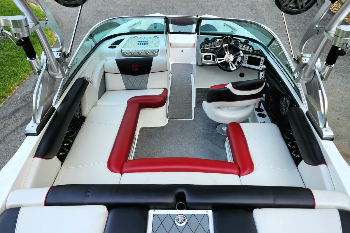 2015 MasterCraft X2 With Gen2 Surf System, 14