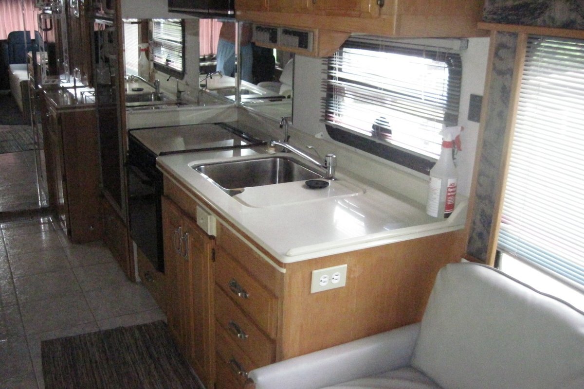 1991 American Eagle Fleetwood, 5