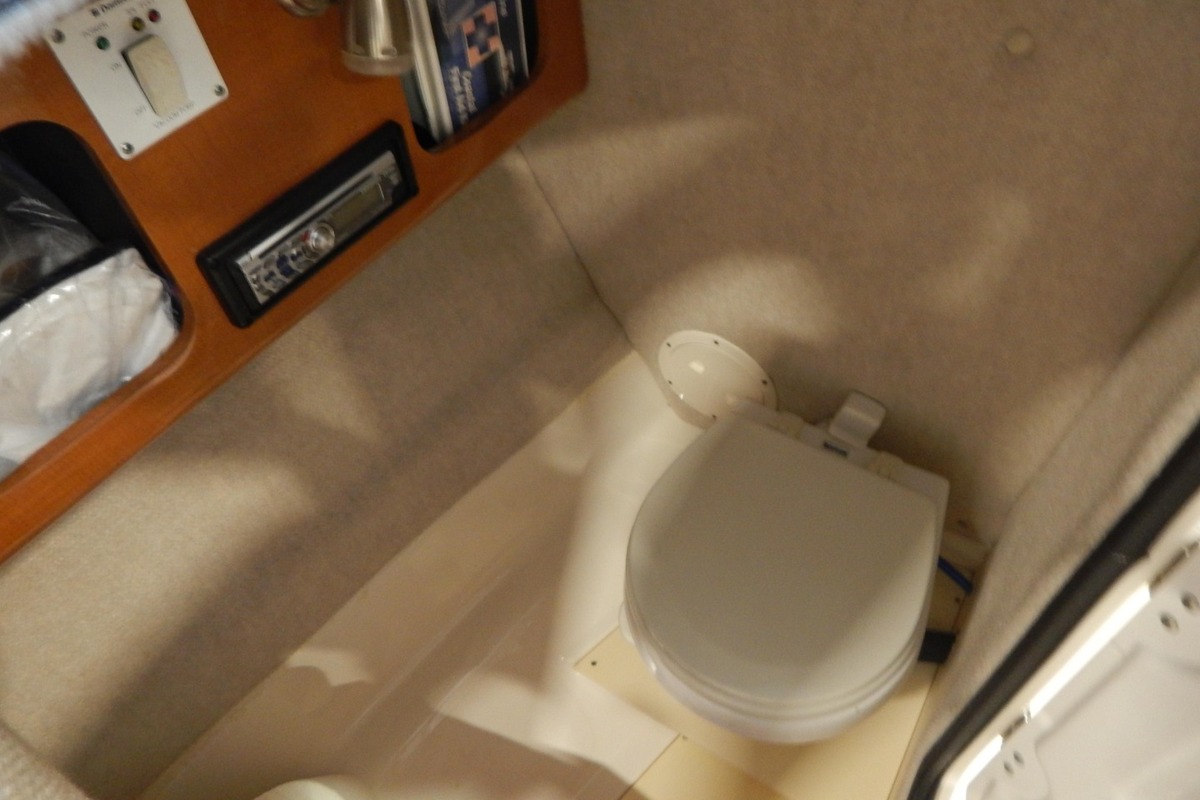 2010 Robalo R227 Dual Console, 24
