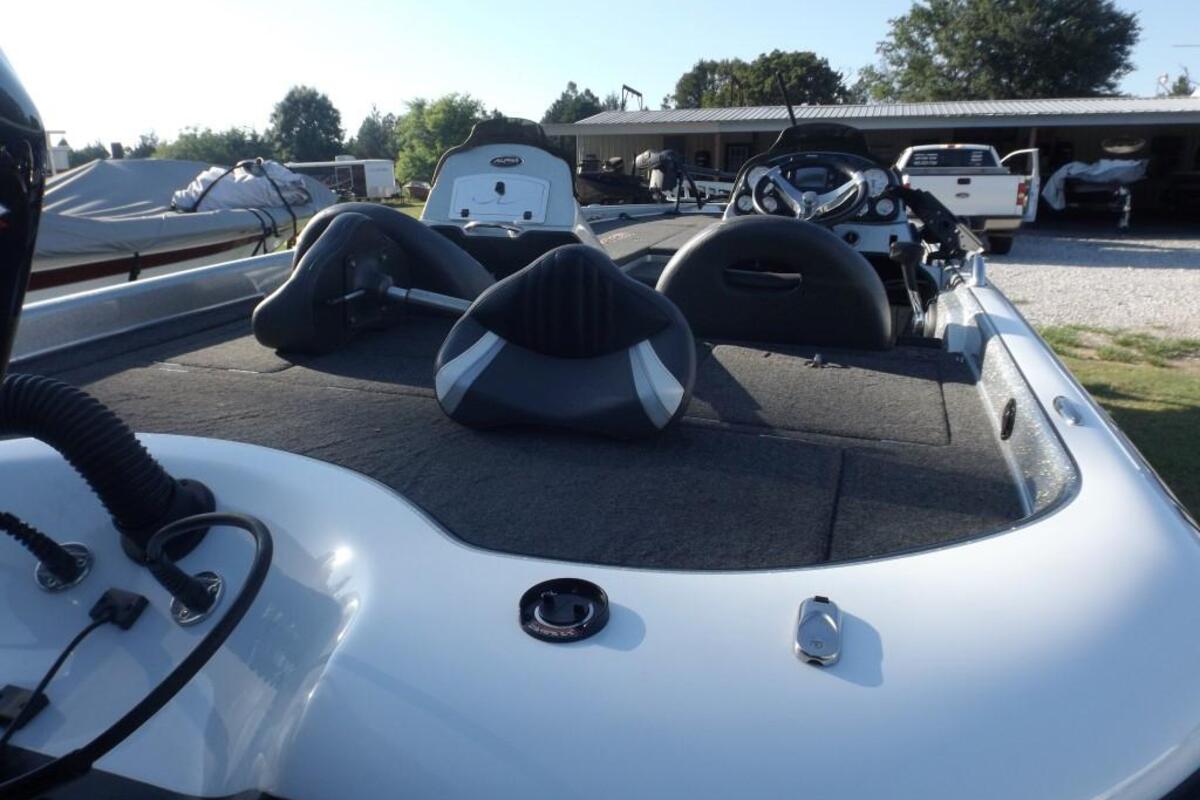2012 Legend Boats Alpha 211 Dcx, 2