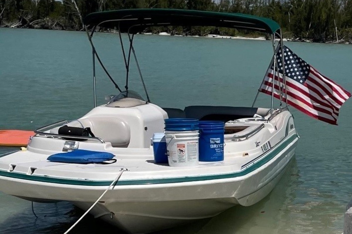1998 Hurricane Fun Deck 232, 3