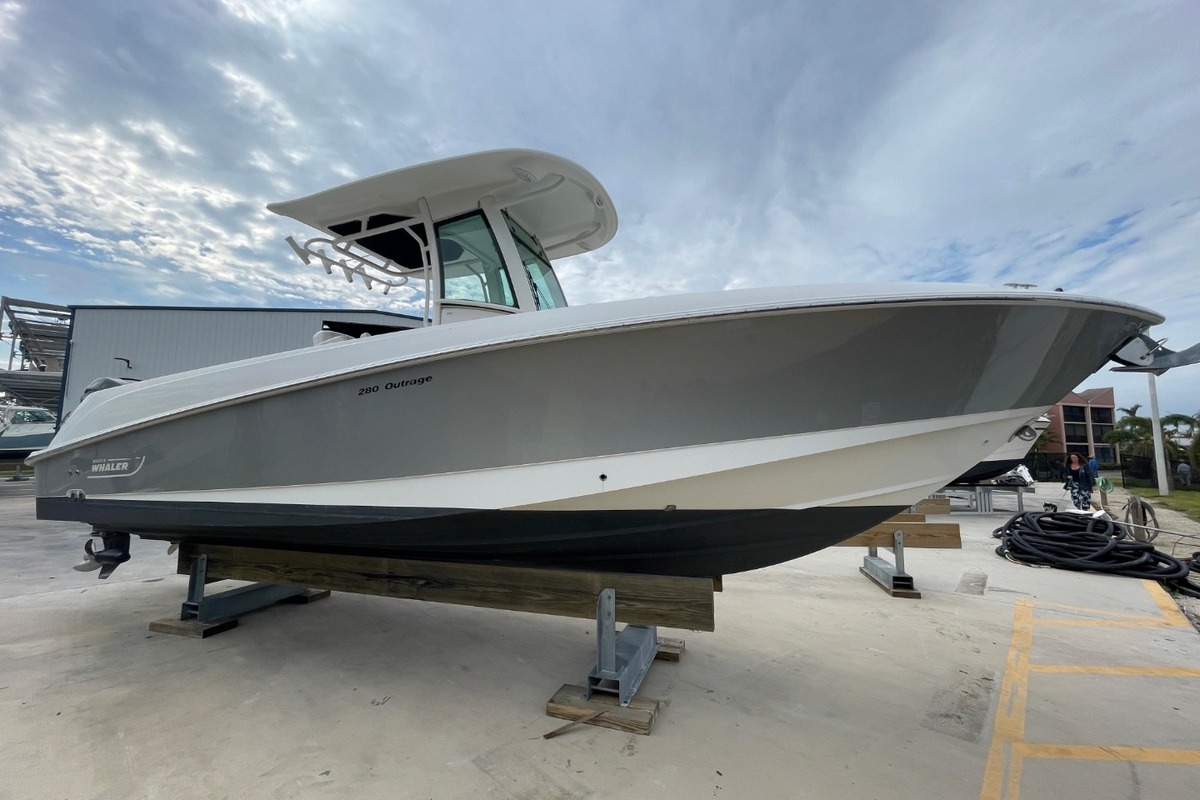2014 Boston Whaler 280 Outrage, 3