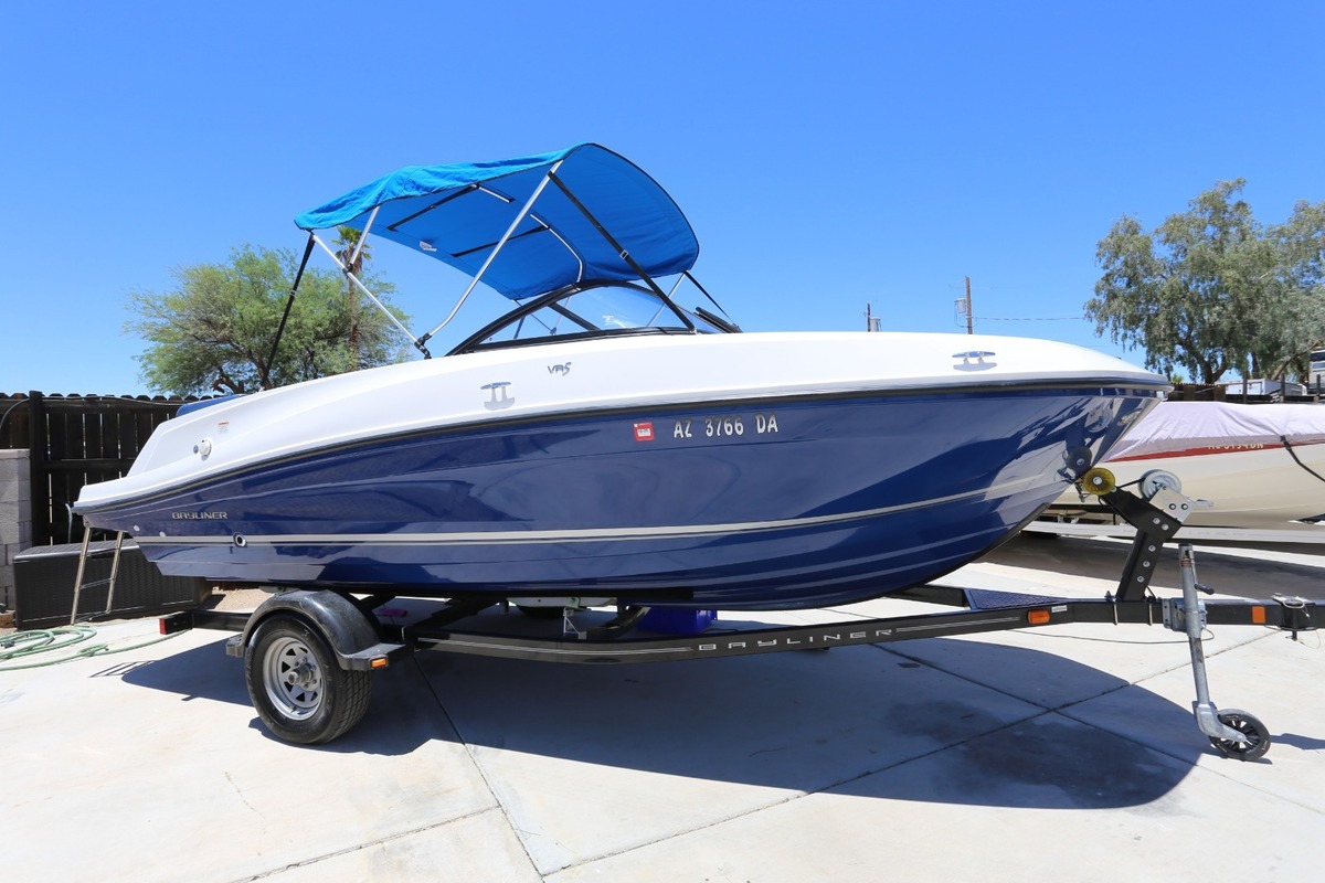 2016 Bayliner VR5, 1
