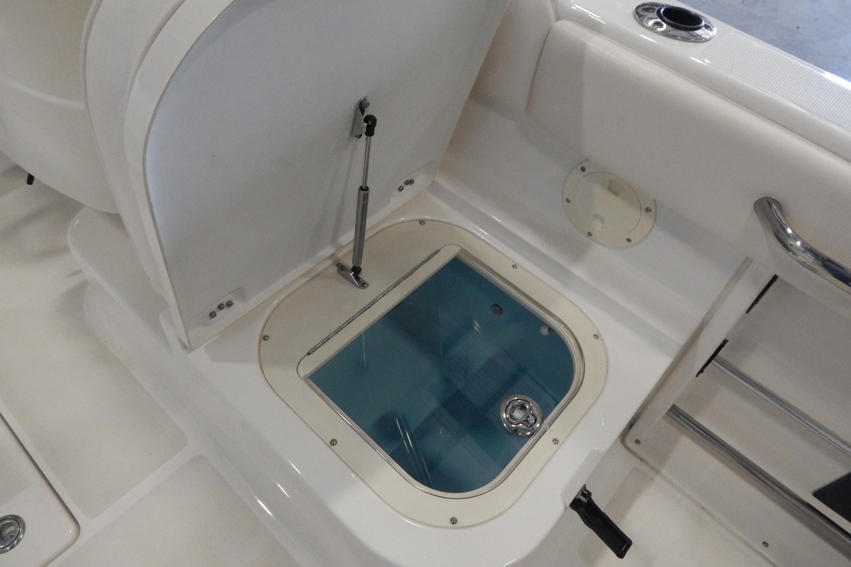 2010 Robalo R227 Dual Console, 15