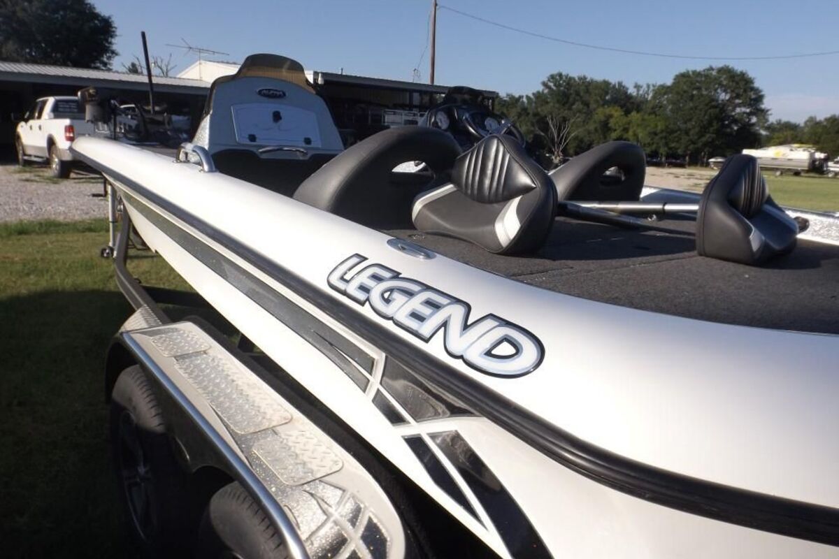 2012 Legend Boats Alpha 211 Dcx, 8
