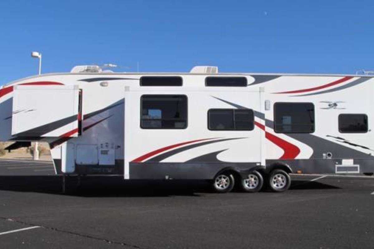 2008 Keystone FUZION FZ373, 18