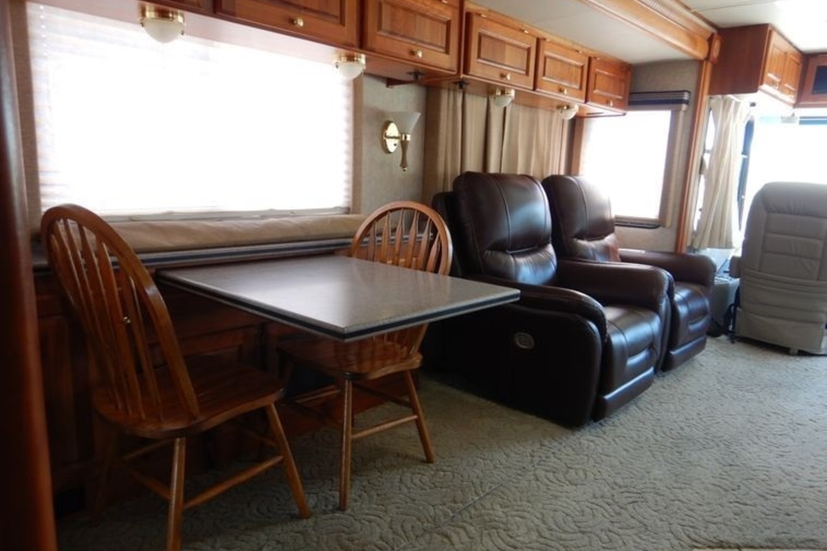 2003 Monaco Windsor 40PBDD RV, 6