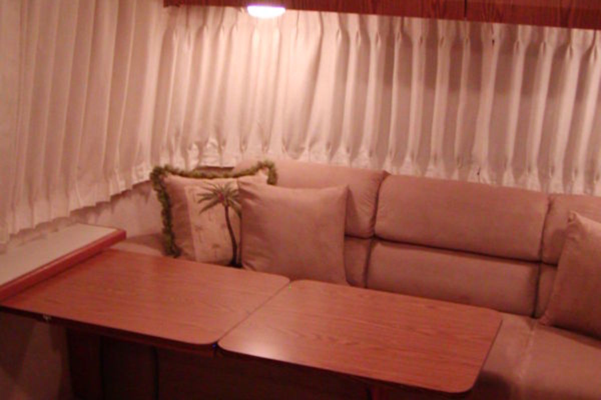 2001 Airstream Safari S-27B WB, 12