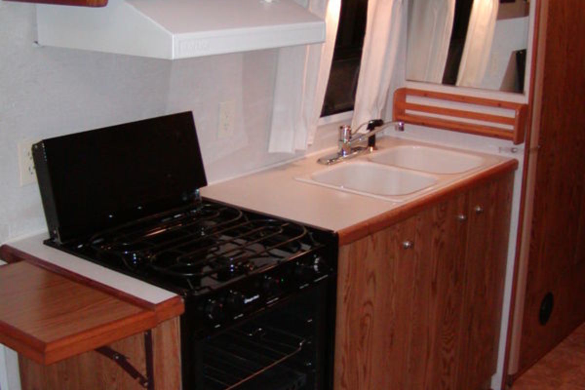 2001 Airstream Safari S-27B WB, 7