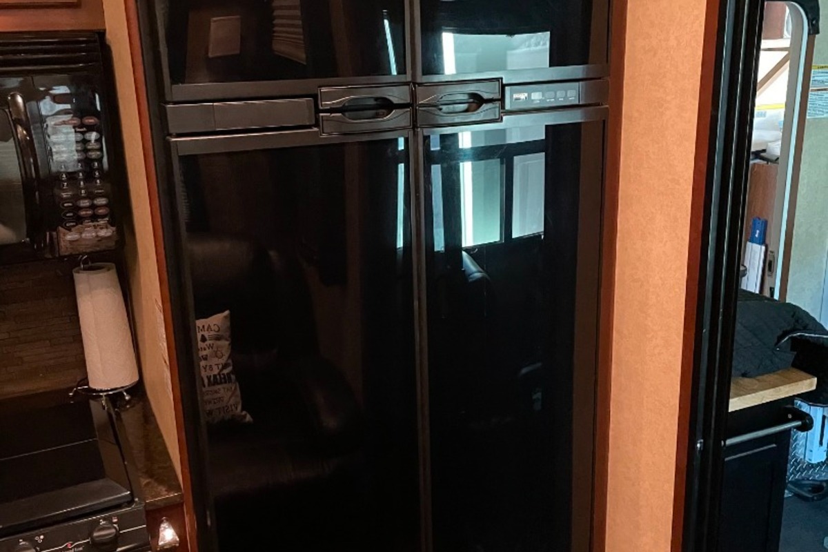 2014 Dutchmen Voltage 3200, 20