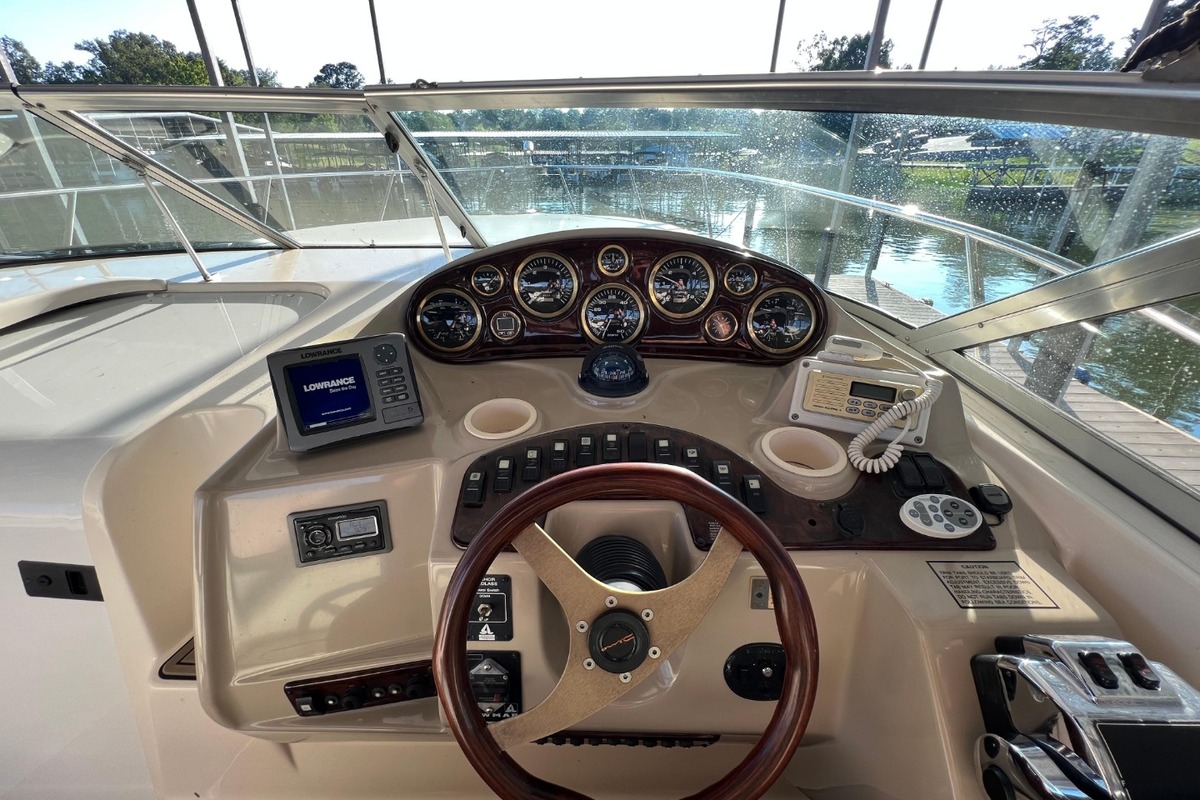 2002 Rinker 342 Fiesta Vee, 23