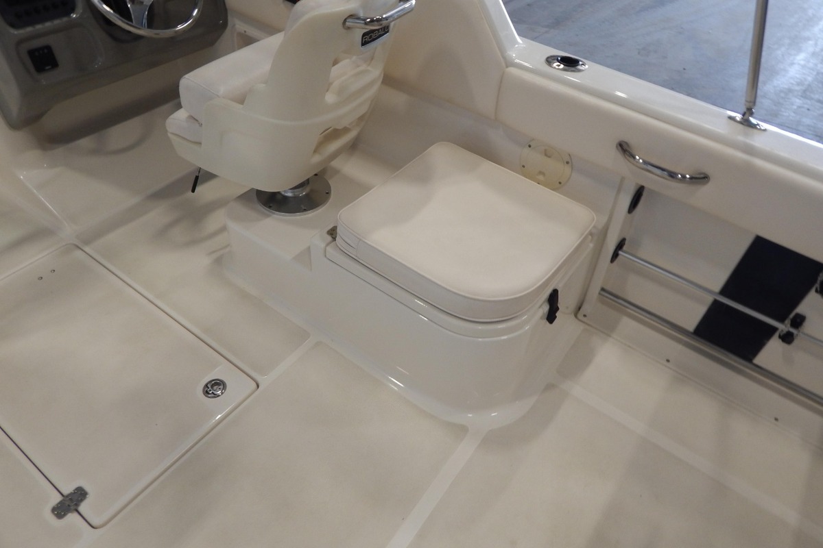 2010 Robalo R227 Dual Console, 14