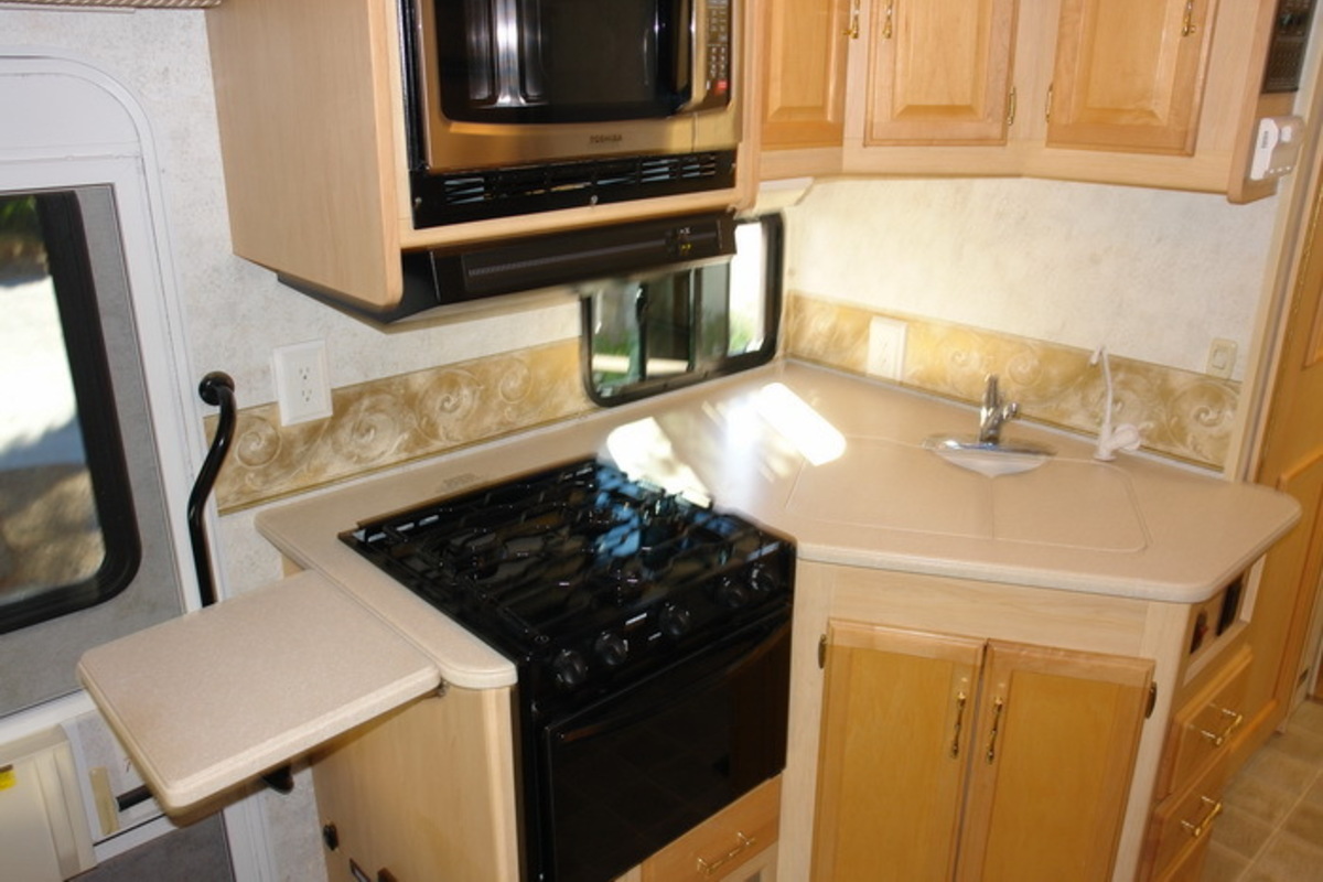 2005 Winnebago Minnie Winnie 27P, 4