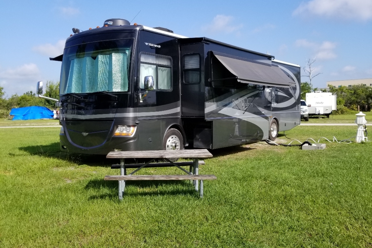 2008 Fleetwood Discovery 40X, 1