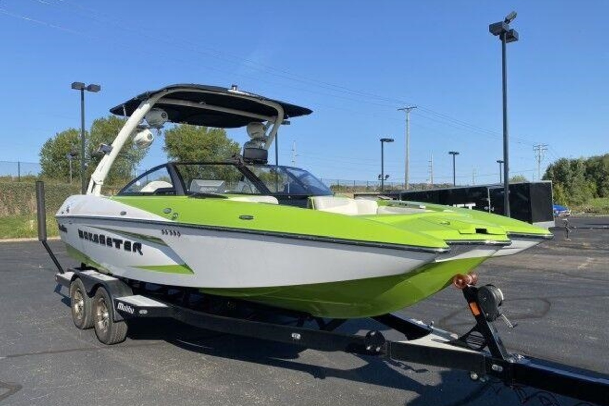 2016 Malibu Wakesetter 22 MXZ, 2