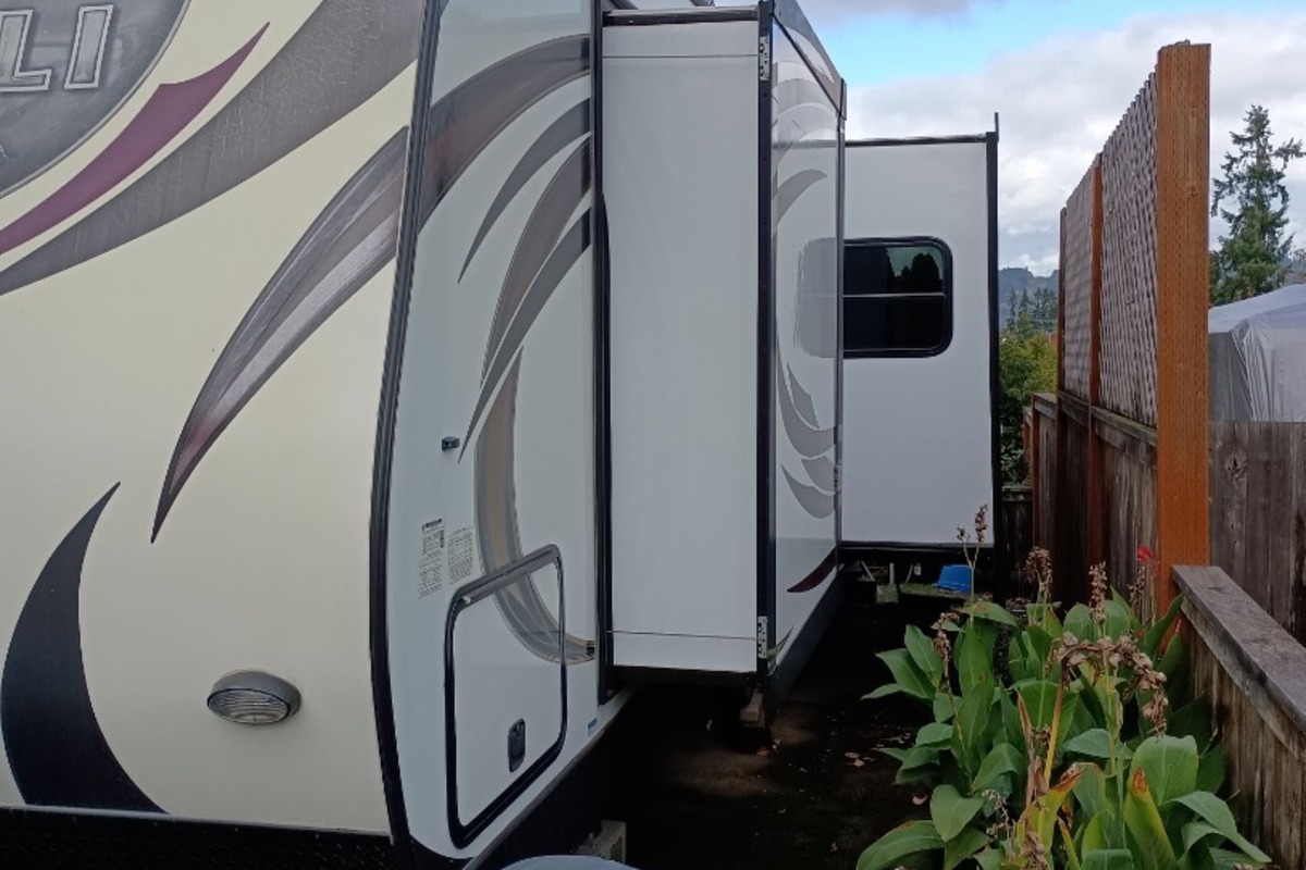2014 Dutchman Denali 289RK, 12