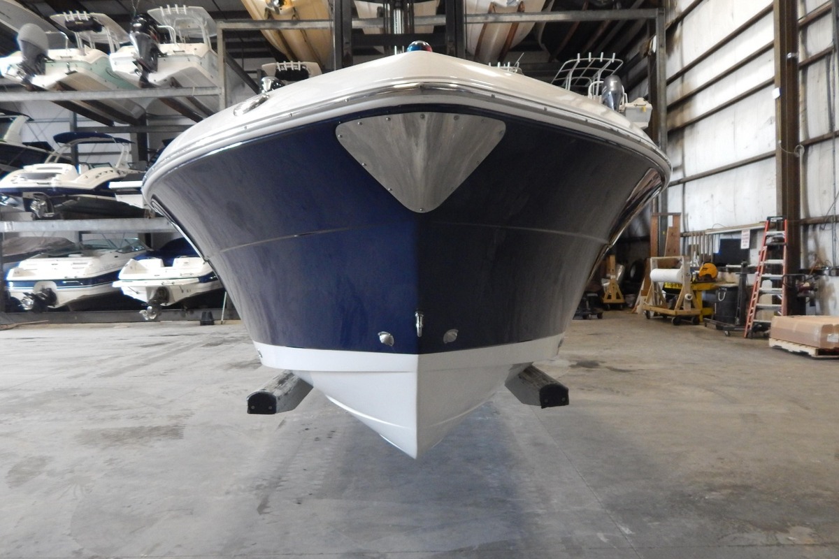 2010 Robalo R227 Dual Console, 1