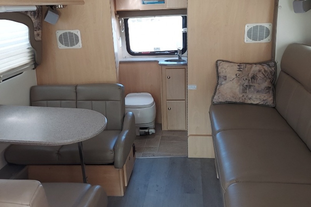 2005 Coach House Platinum 232XL, 4